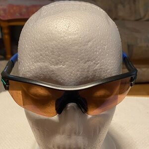 Oakley sunglasses 009184-13 132 excellent condition